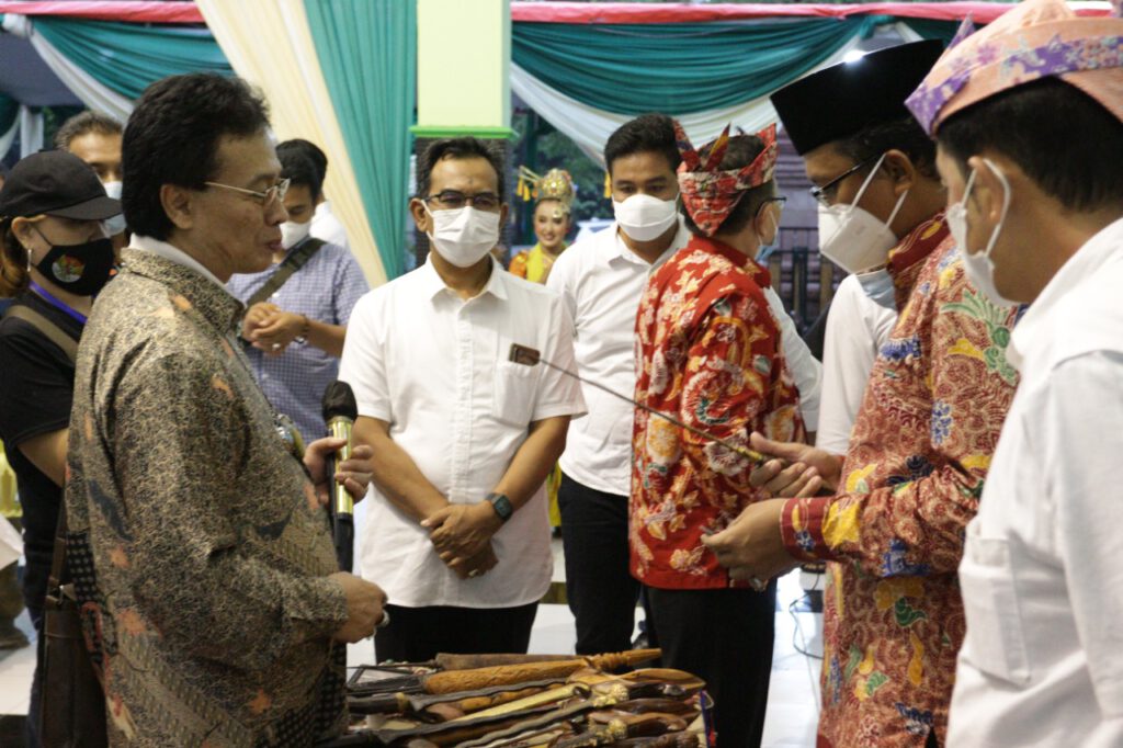 dfc75f0d-5cbd-4826-b94a-1affa87bfcd2